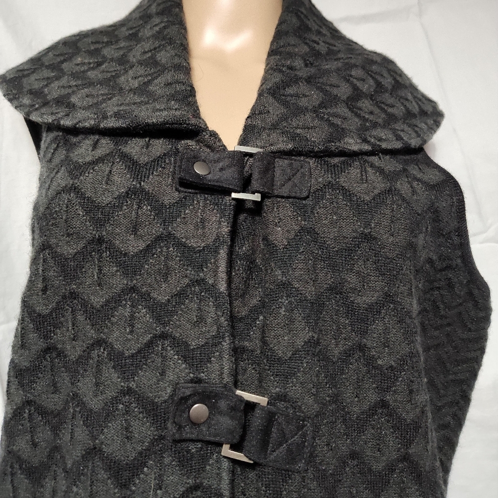 Icelandic Design, sleeveless jacket, size M, black.